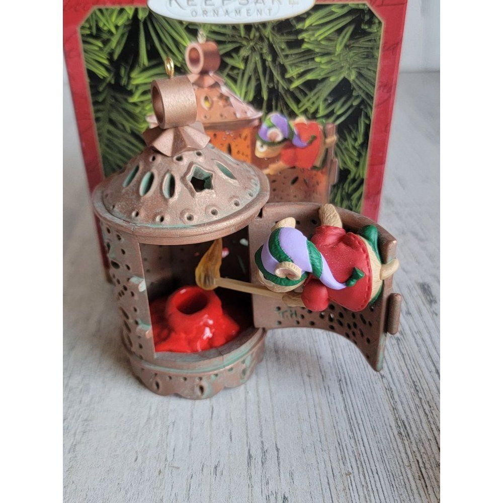 Hallmark warm welcome 1999 ornament Xmas Magic